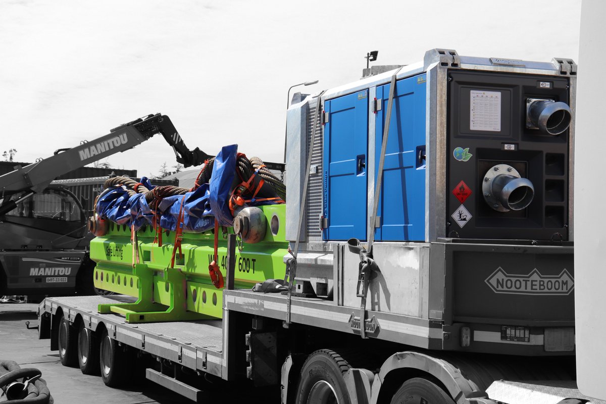 SafeLiftingNL's tweet photo. Lots of equipment hitting the road today! With pre-rigged solutions our clients are sure of easy handling. #EquipmentForProfessionals #Rental #HappyFriday https://t.co/w1Dn99BAnm