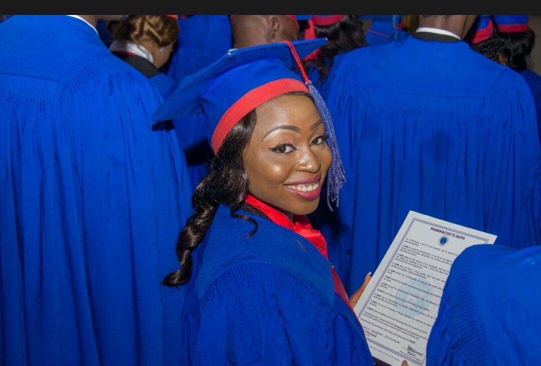 Jamfat_'s tweet photo. Exactly one year ago,your baby girl was inducted into the pharmacy profession...One of my happiest days,I can't lie.
#pharmacist #TB #induction2018 #bscinthebag https://t.co/ZqadU5CLkb