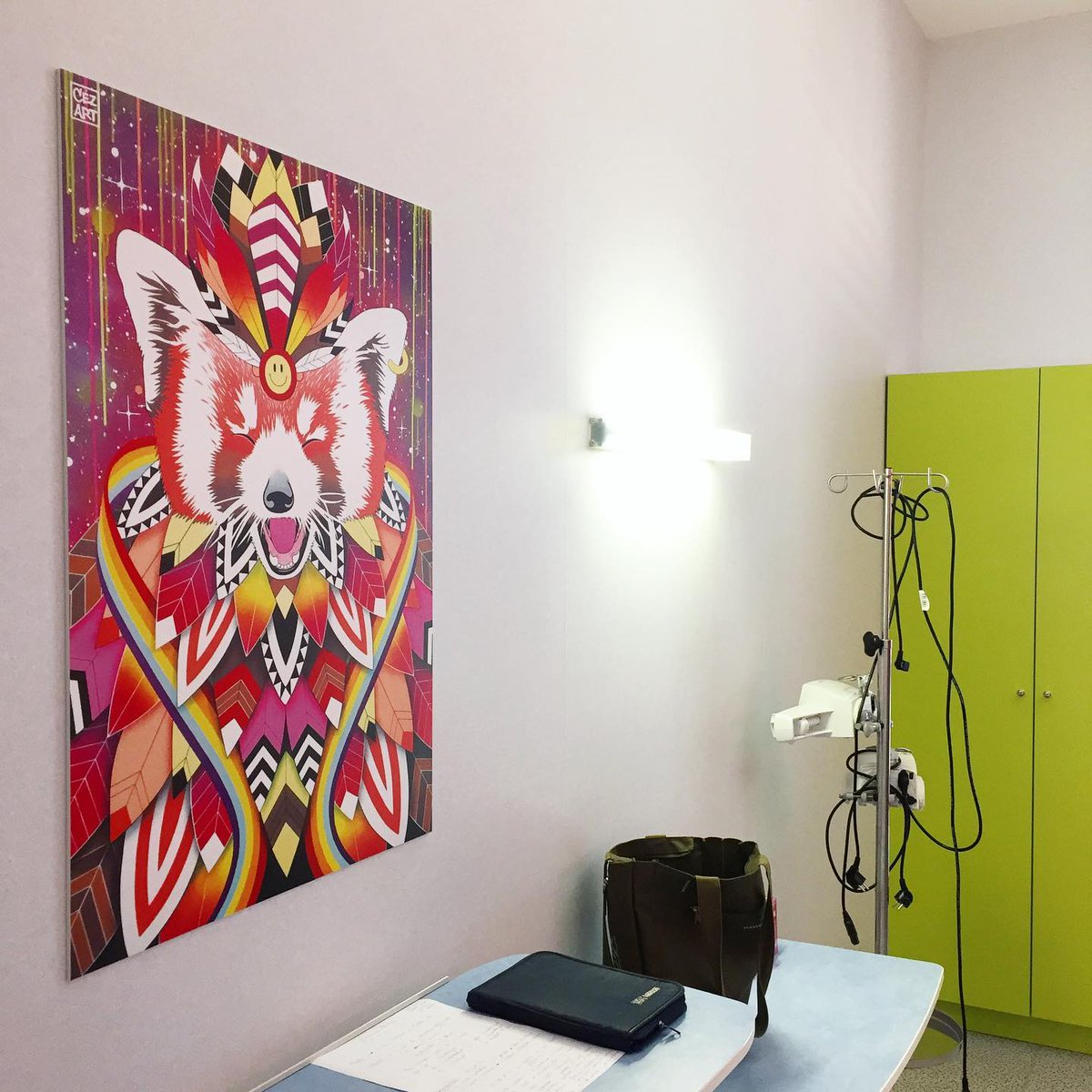FondsdactionCHU's tweet photo. Un grand merci à CÉZ ART et toute sa créativité ainsi que l'association Kids en Bulles qui a financé ce projet d’art thérapeutique. Une généreuse action qui permet d'embellir les chambres et le service de pédiatrie oncologique du @CHUdeReims https://t.co/JPD0hN9HKC