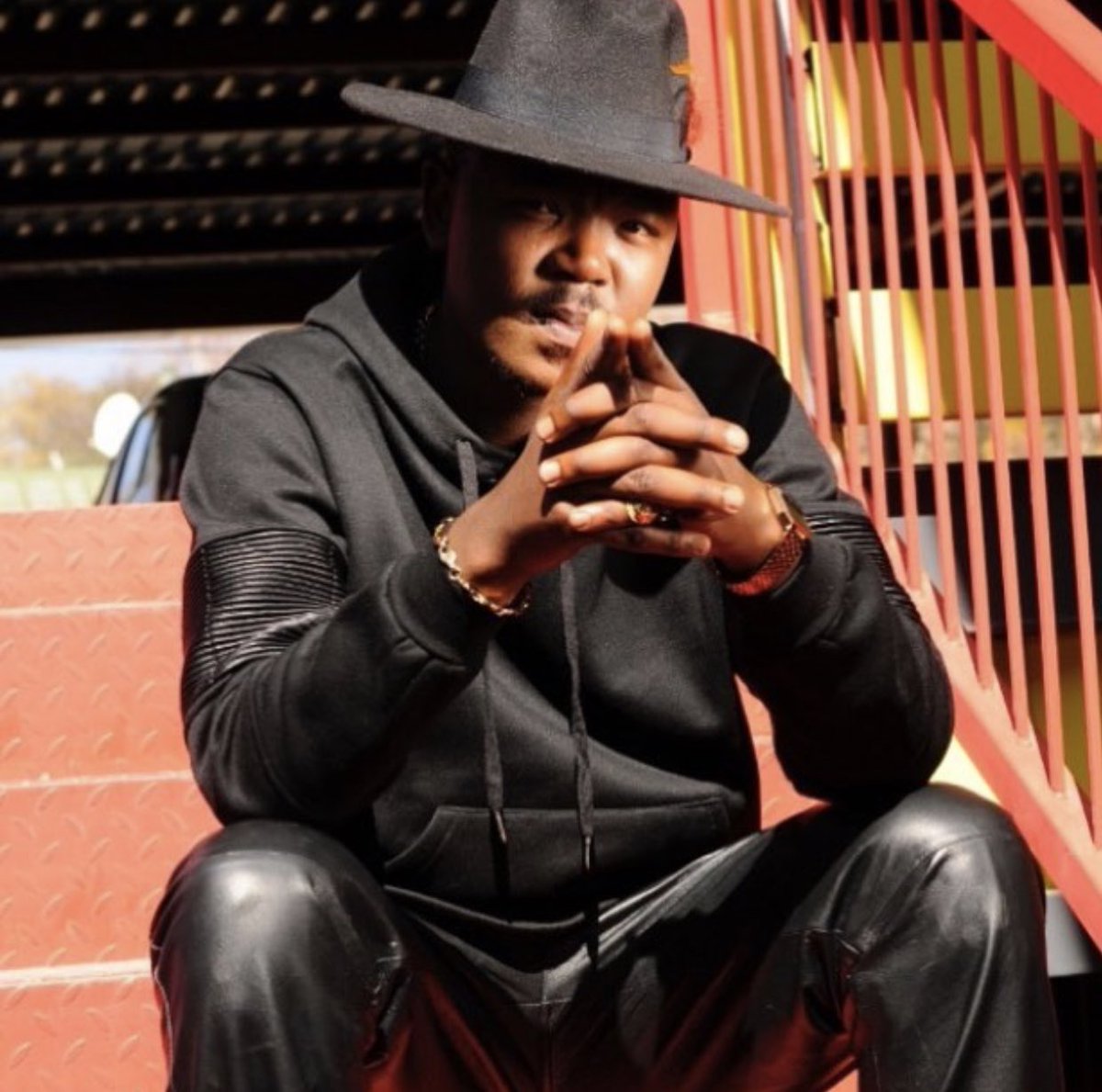 OfficialRGB's tweet image. Shuga Di Bang💥
Looks like #TolAssMo gets the last laugh after his announcement that he’s leaving comedy and venturing into gaming solutions.🎮 
Is the grass greener on the other side? Who knows🤷🏽‍♀️ ..however he will be missed! #RealGoboza