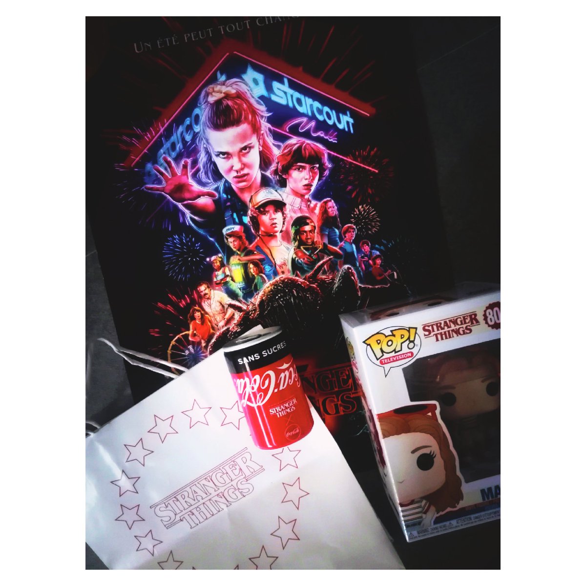 Goldfxsh's tweet photo. Épique cette #StrangerNight, l'ambiance de fou ! Ce fut absolument génial : entre les animations, goodies, nourriture gratuite, décoration à l'image de la série. Coeur sur vous @NetflixFR ! https://t.co/CnTvlvilh9