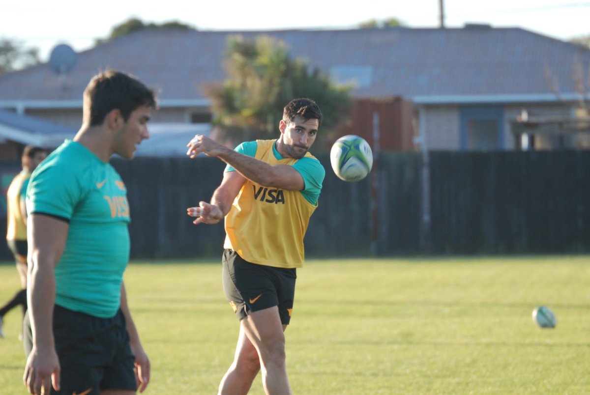 Los representantes rosarinos en la final del #SuperRugby: <a href="/eboffelli/">Emiliano Boffelli</a>, <a href="/jerodelafuente/">Jero de la fuente</a> y <a href="/Abordoy/">Andres Bordoy</a>. 
Un lujo.

<a href="/DuendesRC/">Duendes Rugby Club</a> tiene 3 presencias mañana en Christchurch.

#CRUvJAG