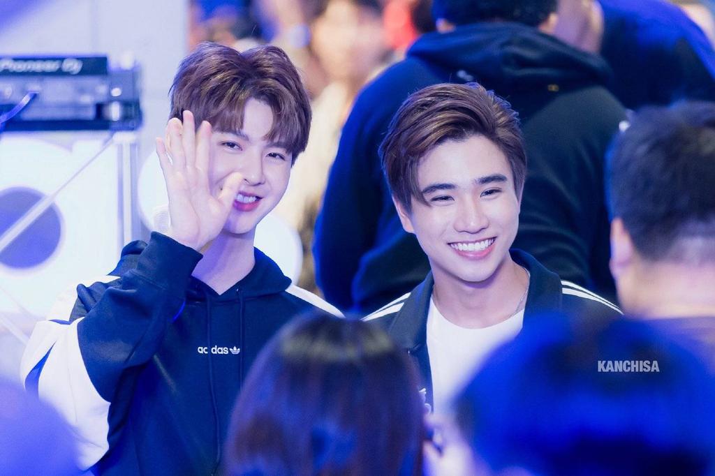lucksaintperth's tweet photo. @2Ep97hS2HP2yW21 @lovesai69958485 @lucky13782629 @hL4WC5s1zqMcNMW @perthppe @Saint_sup You are as shining as the stars in the sky；as long as you don’t give up each other, we will always follow you。
Please choose them  perthsaint
PS白嫖总舵
PerthSaint Forever🖤❤️
cr：Logo-PerthSaintChinese
#datenight 
#PerthSaintSation 
#TriGon https://t.co/LESO8eDUDG