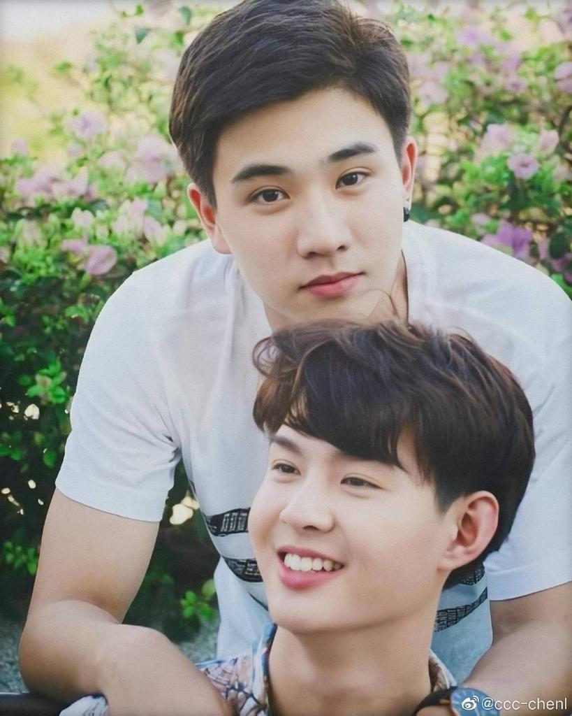 2Ep97hS2HP2yW21's tweet photo. @lovesai69958485 @lucky13782629 @hL4WC5s1zqMcNMW @perthppe @Saint_sup 每一天，每一刻，想你们和爱你们都占据了我脑海中每一寸最重要的位置。
pls  perthsaint   
PS白嫖总舵
PerthSaint Forever🖤❤️
cr：Logo-PerthSaintChinese
#datenight 
#PerthSaintSation 
#TriGon https://t.co/gZh9vst5Fj