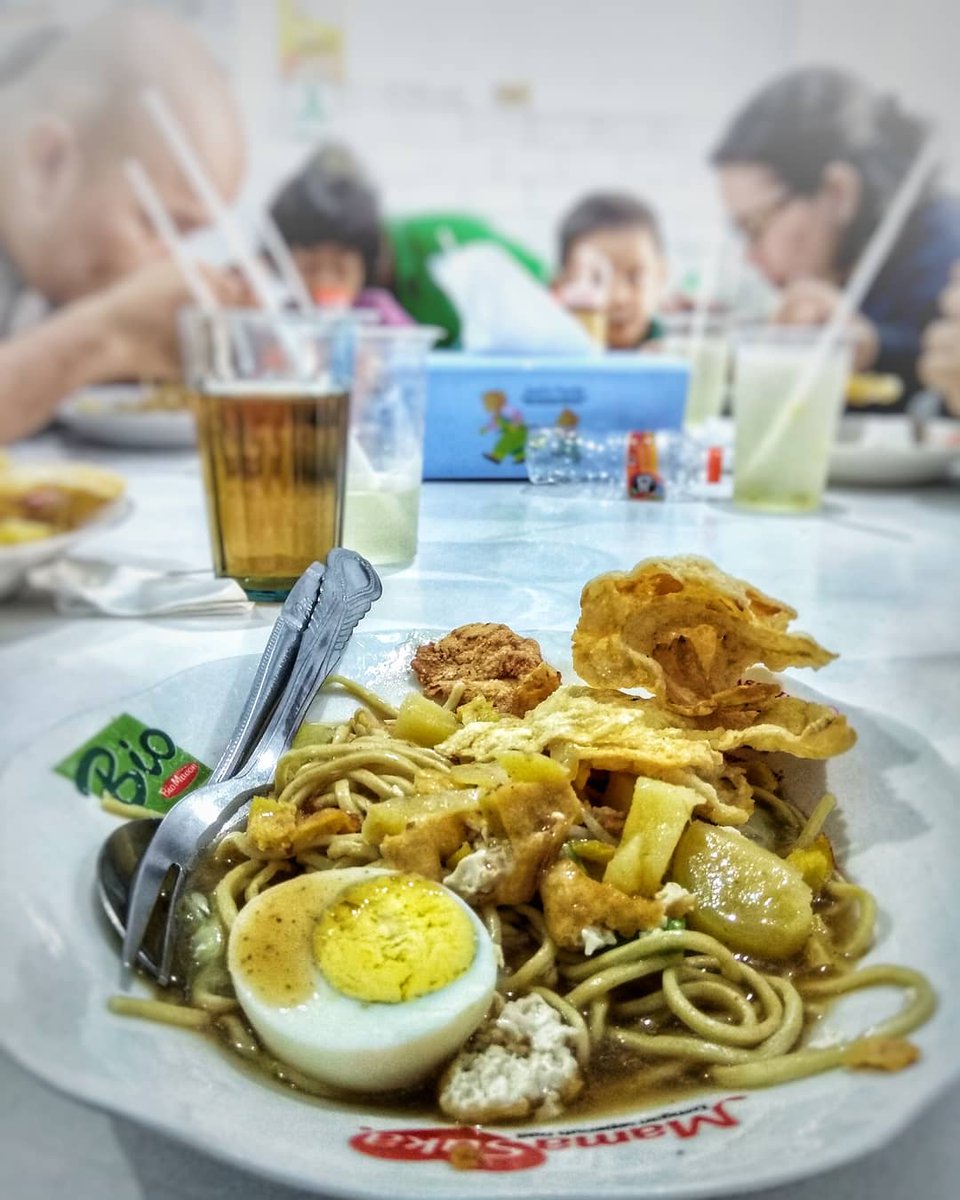 matahari_me's tweet photo. Mau yang manis, gurih, pahit menggigit hingga segar? Semuanya ada di sini ❤️
-Belitung-
#LocalCulinary
#MieBelitungAtep
#KepitingAtep
#KopiKongDjie
#IkanGanganDapoerRR https://t.co/Bv7GQKImdd