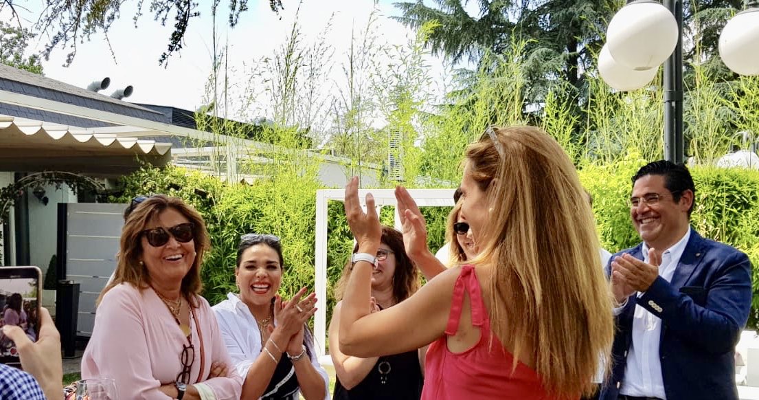 LSaezJauregui's tweet photo. En Madrid, gran sesión con todo el equipo de #DistribuciónSede
👏🏼👏🏼👏🏼👏🏼👏🏼
Preparándonos para afrontar todos los retos del #2ºSemestre 
Un gran dia y un lujo de #Equipazo
CC:
@AnalourdesMoran 
@BarbaraAspi https://t.co/44Zu3fmOM2