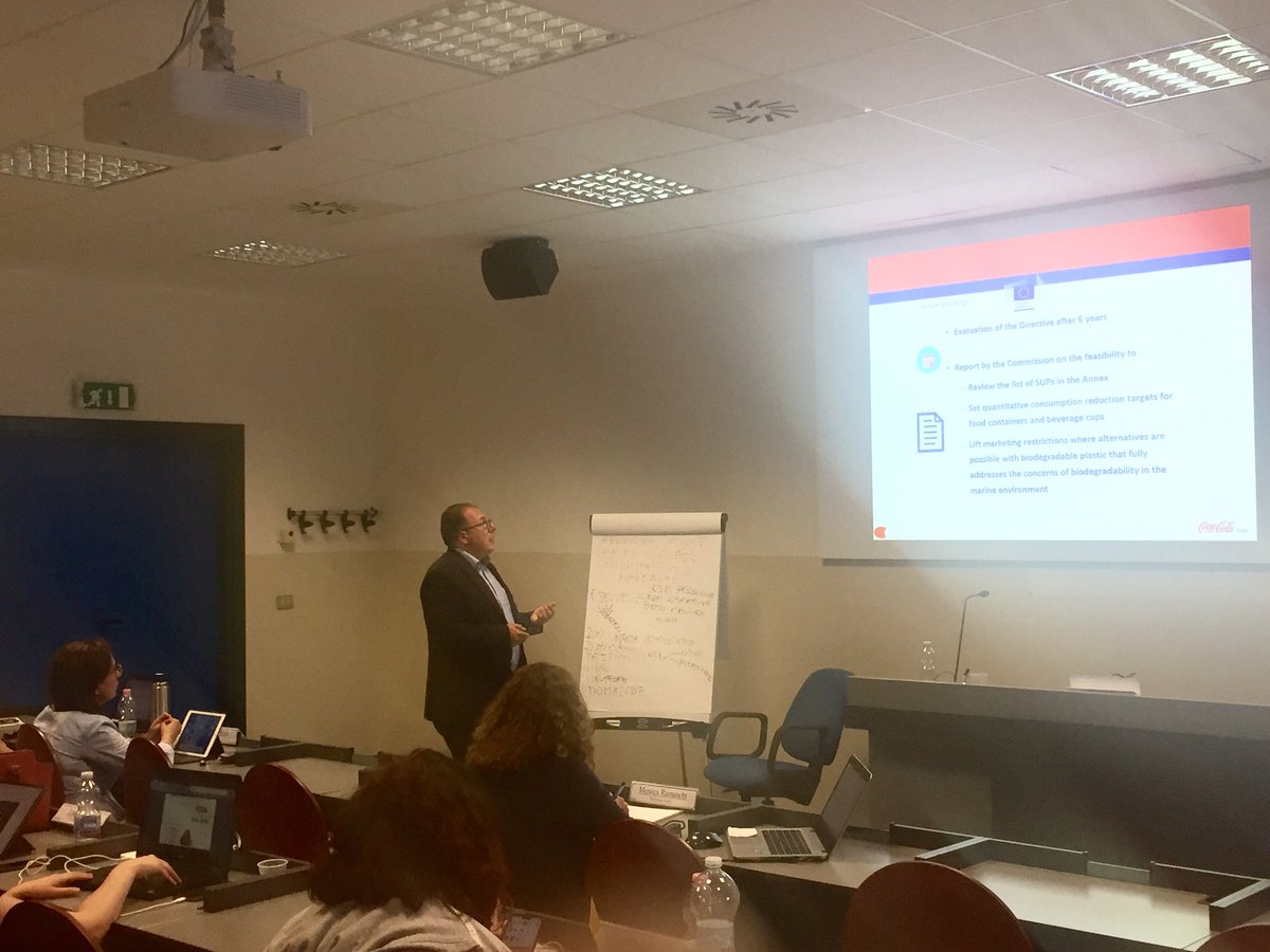 ExecutiveMARPI's tweet photo. Mappatura del processo decisionale, position paper, drafting: sono solo alcuni degli elementi che compongono il mondo del #PublicAffairs e #Lobbying. Ma di cosa si tratta? Anche attraverso case history, ne hanno parlato oggi a #MARPI2019 @vittcino e Pietro Cattorini. https://t.co/GjEQ3JMZK4