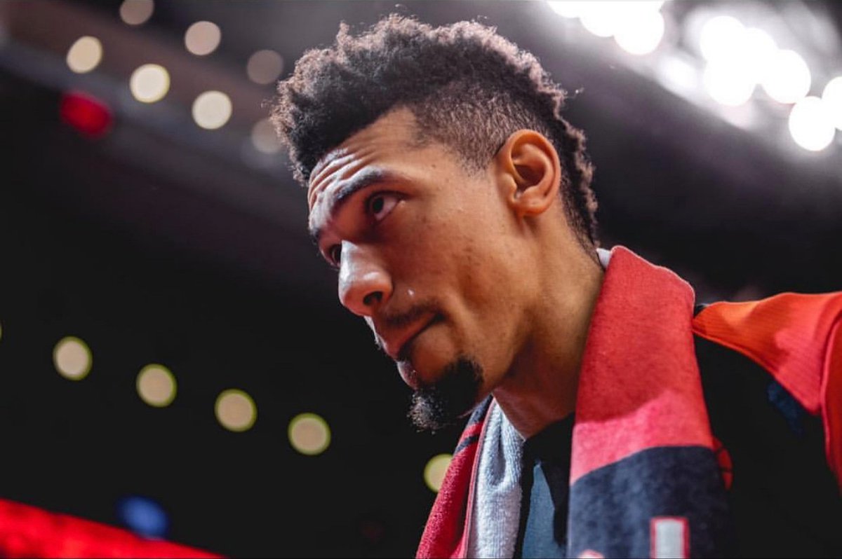 LondonDrugs's tweet photo. Join us at the grand opening of our Dunbar location (4588 #Dunbar St) in #Vancouver today! As part of the celebration NBA Champion @DGreen_14 will be stopping by to sign autographs at 1pm. A limited # of wristbands for the meet-and-greet will be distributed starting at 10am https://t.co/VmZ6VWsQGG