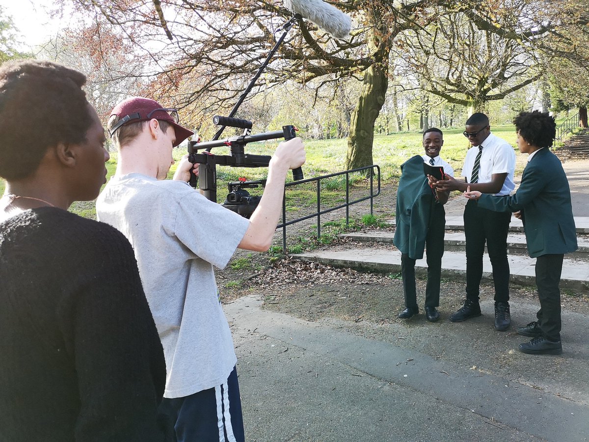 McKnightProd's tweet photo. Our Director and Animator securing the perfect shots during shooting of Liccle Bit!
#Sunny #Gimbal #LiccleBit #Camera #BuileHillPark #Outdoors #Manchester #Filming #Recording #BehindTheScenes #Filmmaking #Filmmaker #OnSet #Producer #Director #Scriptwriter #Production https://t.co/oCQWRU7VSB