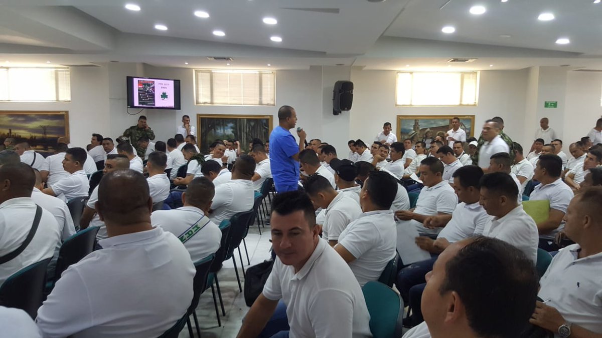 Ejercito_Disan's tweet photo. ESM de #Bucaramanga en la @Ejercito_Div2 realizó capacitación a los soldados profesionales que se encuentran en retiro asistido con el oficial de #MedicinaLaboral divisionario en donde explica el proceso de #FIMED y junta medica laboral. Somos #HéroesAsistiendoHéroes. https://t.co/BFFv411ulY