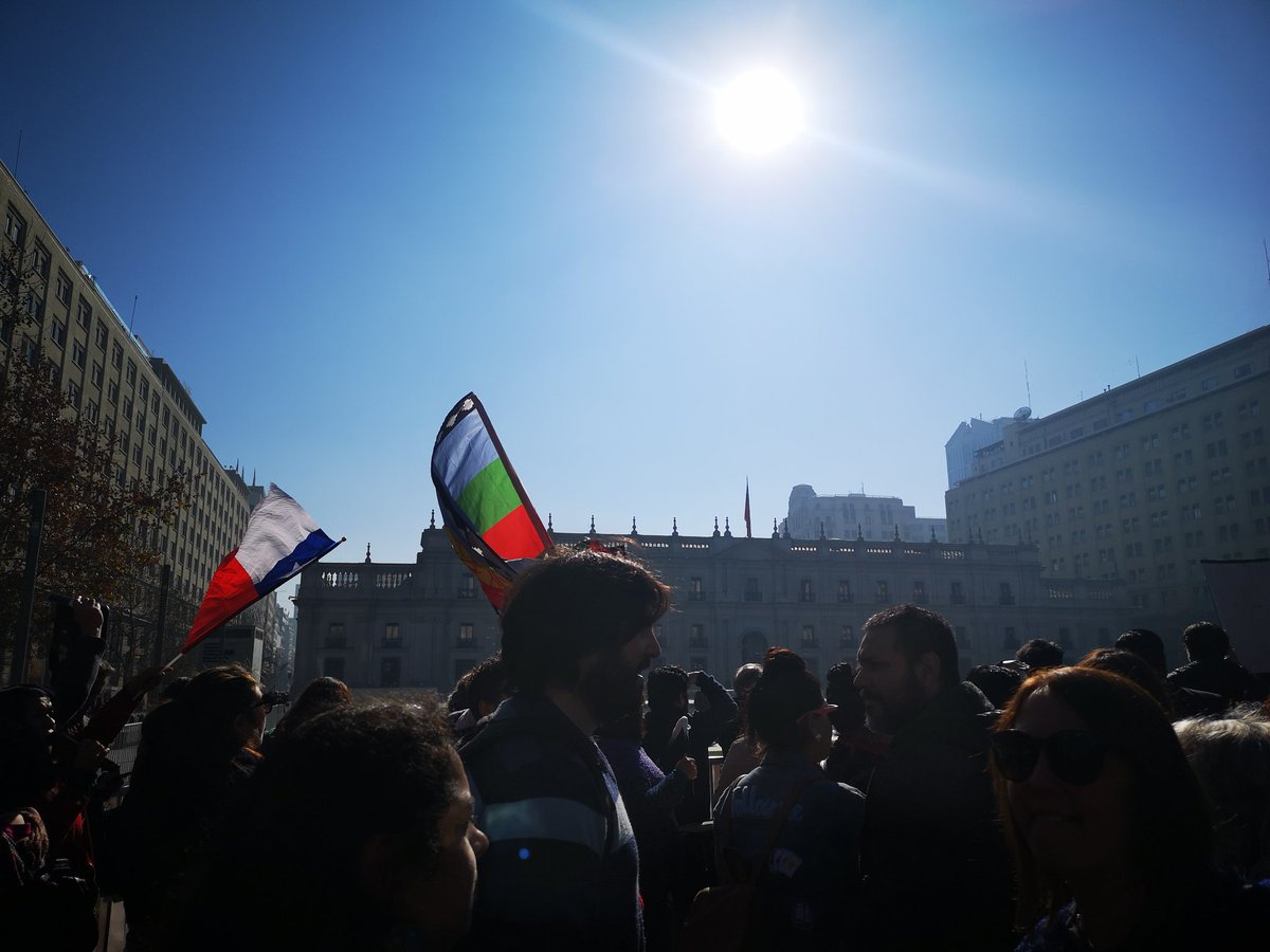catraladream's tweet photo. Con los profes en la moneda!!
@ColegioProfes @PiensaPrensa @CiudadanoMaipu @AguilarMario
#RenunciaCubillos
#ParoDocente
#paroprofes https://t.co/TZdv6vivnn