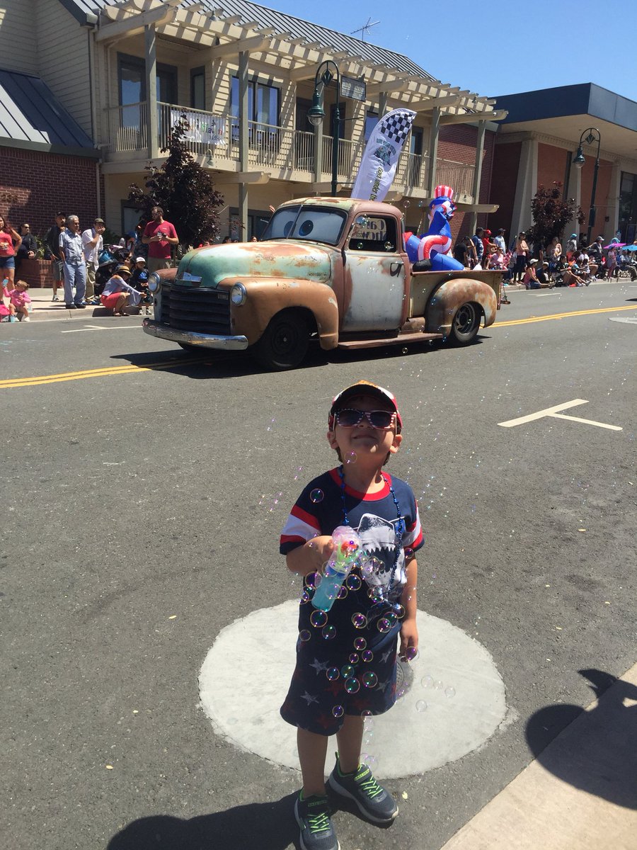 ktothela's tweet photo. Vallejo 4th of July fun! #vallejo #july4thfest #sfdk #sixflags #4thofjuly https://t.co/V92piIqZiV