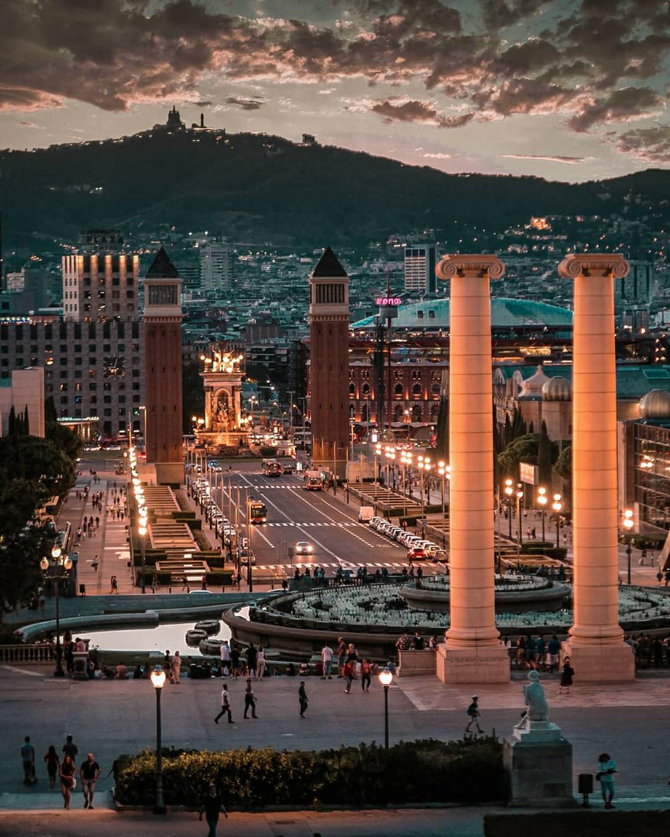StrawberryTours's tweet photo. A midsummer night's dream in Barcelona πβ¨ππͺπΈ
#StrawberryTours #disruptingtheindustry #creativefreetours #responsibletravel https://t.co/0kD0U6x5m2