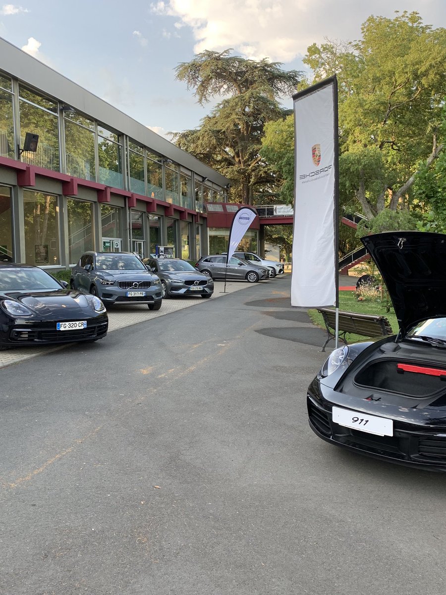 christelleh33's tweet photo. Une matinée riche d’échanges sur le thème de la location longue durée, en présence de @Arval_France, et autour de véhicules de prestiges. Merci à l’Hippodrome du Bouscat pour leur accueil et aux concessionnaires pour ces essais @Porsche_France @MBFRANCE_ @VolvoCarFR @ToyotaFrance https://t.co/76WvM11sCr