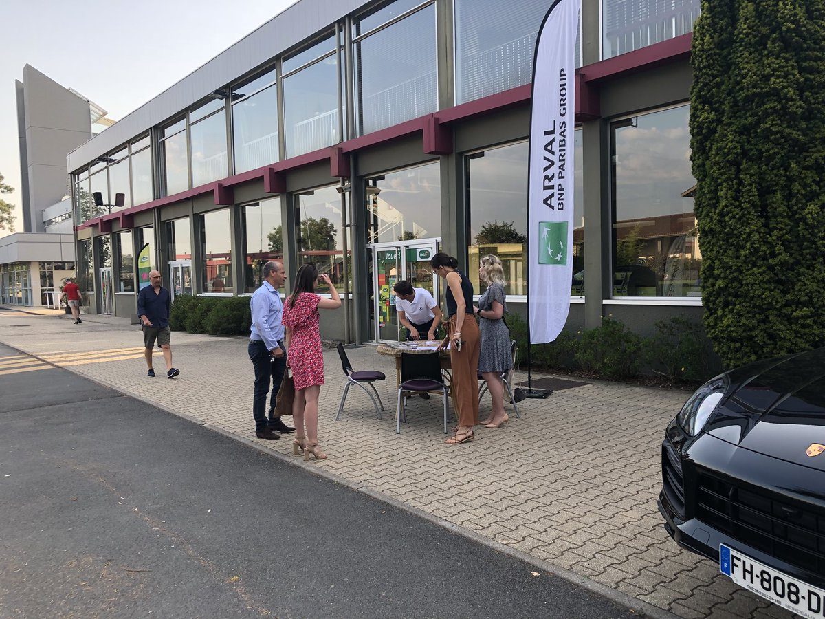 christelleh33's tweet photo. Une matinée riche d’échanges sur le thème de la location longue durée, en présence de @Arval_France, et autour de véhicules de prestiges. Merci à l’Hippodrome du Bouscat pour leur accueil et aux concessionnaires pour ces essais @Porsche_France @MBFRANCE_ @VolvoCarFR @ToyotaFrance https://t.co/76WvM11sCr