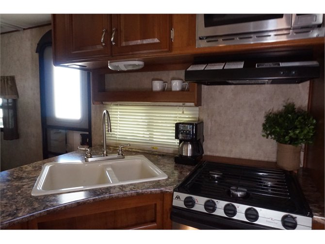 For this #FeatureFriday  Take a look at this Travel Trailer, What else could you need in an RV? 
ow.ly/Ub4550uKhYm
.
.
#ExploreBC #RVLife #GoRVing #VancouverBC #VictoriaBC #TravelTrailer #Adventure #SummerAdventure #RVAdventure