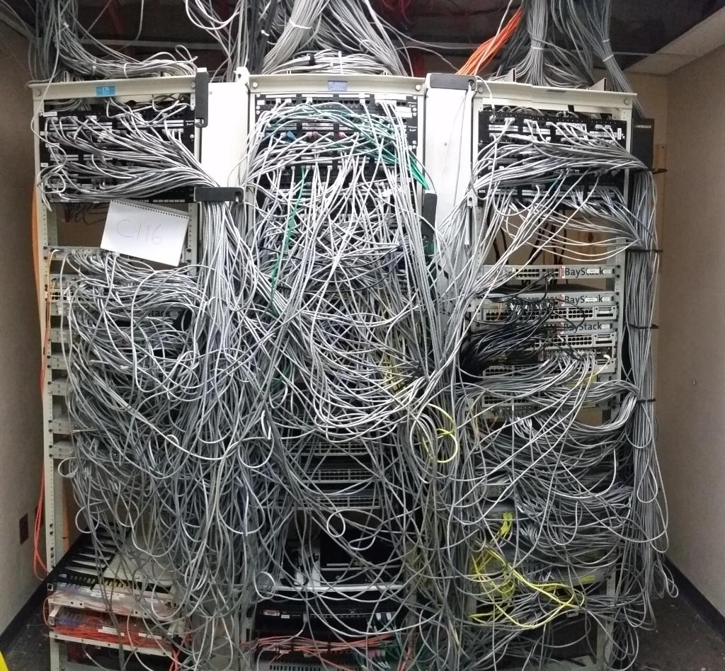 FlukeNetDCI's tweet photo. "I know it's a long weekend but can you just finish the job that was started in the server room. Shouldn't take you long...."
#FridayCableFeature #CableGore via https://t.co/jcCoWcTkfD https://t.co/deIeQFbObs