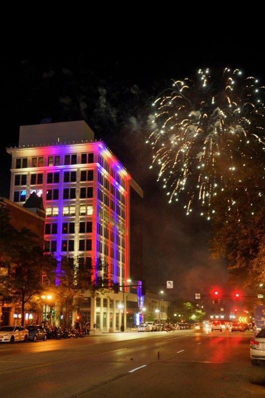 UFGInsurance's tweet photo. We hope you all had a happy and safe #FourthofJuly Our #AmericanBuilding was a beautiful backdrop for fireworks in our #CedarRapids office!
๐ธ: @korybassett https://t.co/gpjkwfujSj
