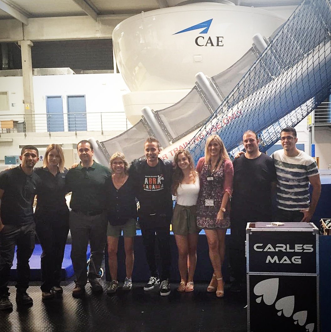 CarlesMag's tweet photo. Un placer actuar de nuevo en C.A.E. centro de formación de pilotos de aviación con @fundabracadabra @aviacionsinfrinteras para un colectivo magico.¡Gracias a todos! https://t.co/qVxCDJXTMd
