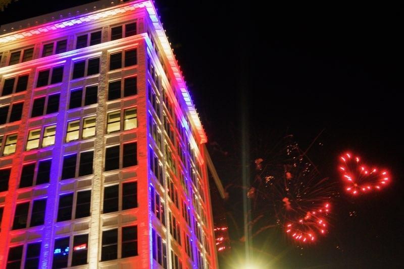 UFGInsurance's tweet photo. We hope you all had a happy and safe #FourthofJuly Our #AmericanBuilding was a beautiful backdrop for fireworks in our #CedarRapids office!
๐ธ: @korybassett https://t.co/gpjkwfujSj