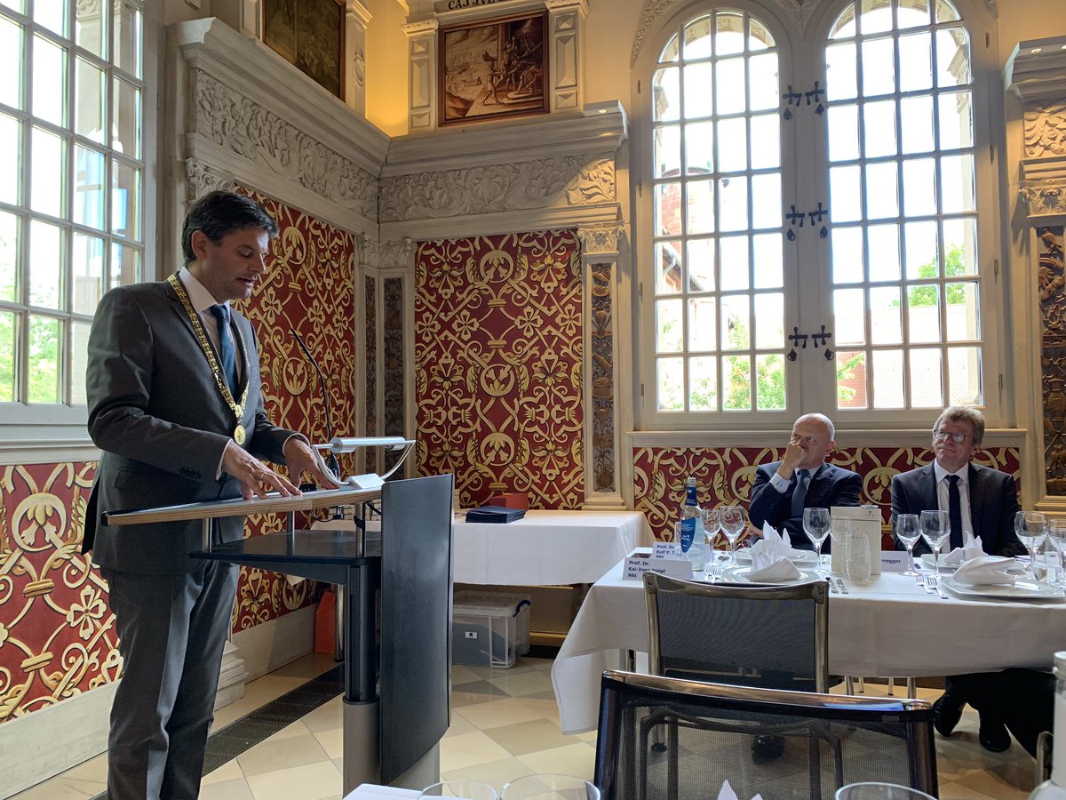 Today is the MBA graduation ceremony of @fau and @siemens. After a great introduction from Kai-Ingo Voigt, <a href="/Hornegger/">Joachim Hornegger</a> is giving a speech on the #innovation power of <a href="/UniFAU/">FAU Erlangen-Nbg</a> #innoBOMA w/@baccito