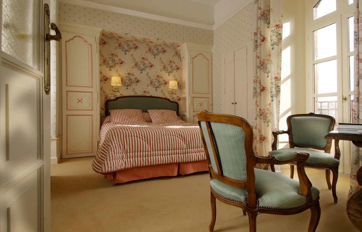 Château Castel Novel tweet media