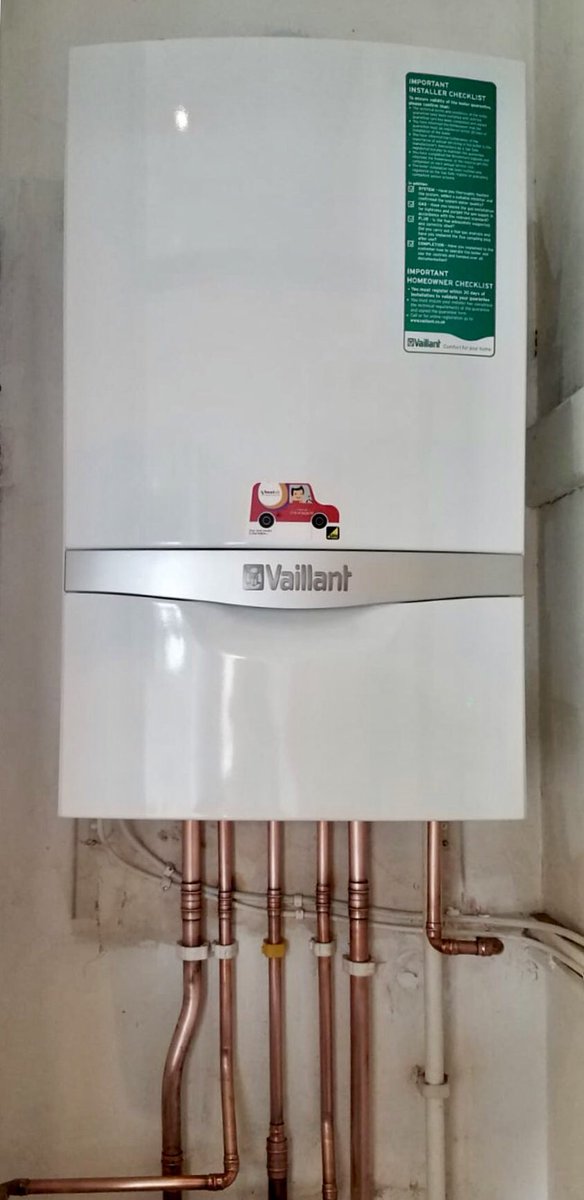 HEATUK17's tweet photo. Vaillant Ecotec Plus 832 , replacing a vaillant vcw 282 that has been serving our customer for over 29 years @vaillantuk https://t.co/I33wZk56kf