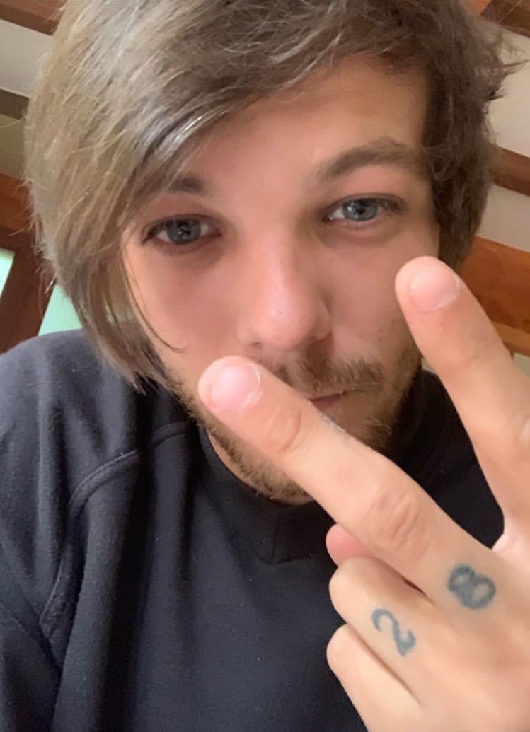 diamondstaron's tweet photo. the way i just want to play with his hair, boop his nose, kiss his forehead, wrap him up in a blanket and give him the biggest cuddle right now https://t.co/9N7GsrRUgH
