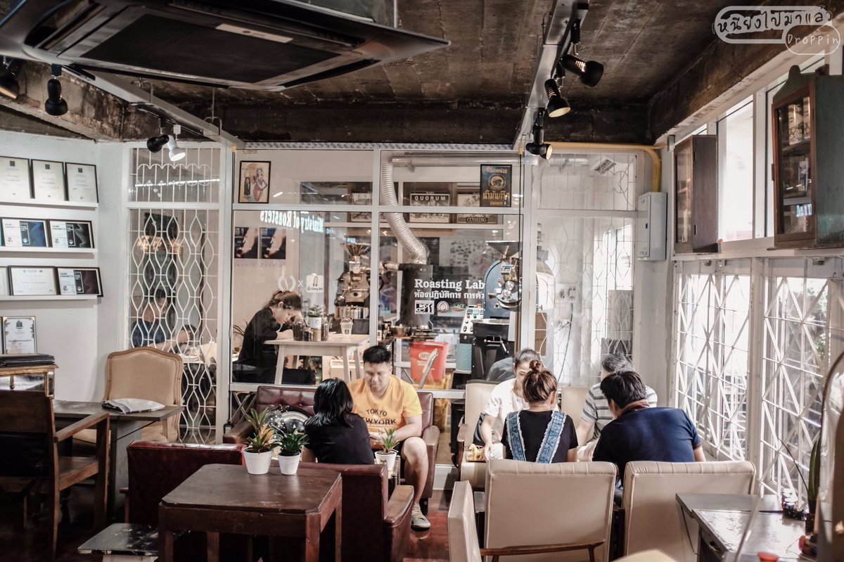 DoublechinD's tweet photo. 🔻กระทรวงการคั่ว x Cafe at Chiangmai
คาเฟ่ชิคๆ บรรยากาศดี เหมือนยกเชียงใหม่มาไว้ที่สุขุมวิท ตกแต่งผสมผสา���ความล้านนาแบบมีสไตล์ มีโซนที่นั่งด้านในแอร์ฉ่ำ และในสวน @aroii
📍สุขุมวิท 101/1 วชิรธรรมสาธิต
#รีวิวของอร่อย #รีวิวคาเฟ่สุขุมวิท #สุขุมวิท101 #กระทรวงการคั่ว #เหนียงไปมาแล้ว https://t.co/SABLiV2KUt