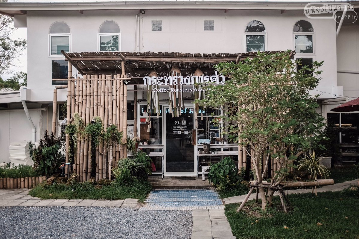DoublechinD's tweet photo. 🔻กระทรวงการคั่ว x Cafe at Chiangmai
คาเฟ่ชิคๆ บรรยากาศดี เหมือนยกเชียงใหม่มาไว้ที่สุขุมวิท ตกแต่งผสมผสา���ความล้านนาแบบมีสไตล์ มีโซนที่นั่งด้านในแอร์ฉ่ำ และในสวน @aroii
📍สุขุมวิท 101/1 วชิรธรรมสาธิต
#รีวิวของอร่อย #รีวิวคาเฟ่สุขุมวิท #สุขุมวิท101 #กระทรวงการคั่ว #เหนียงไปมาแล้ว https://t.co/SABLiV2KUt