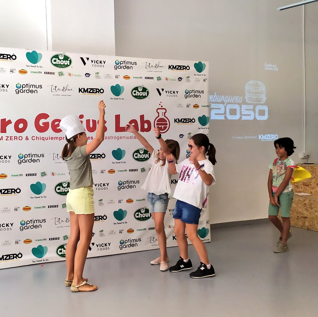 kmzerohub's tweet photo. A continúación escuchamos la propuesta al reto de @kmzerohub "La hamburguesa del 2050"
Una solución sorprendente no sólo para su usuaria sino también para su mascota!!! #gastrogeniuslab
@chiquiemprende https://t.co/NFh9WcsMXx