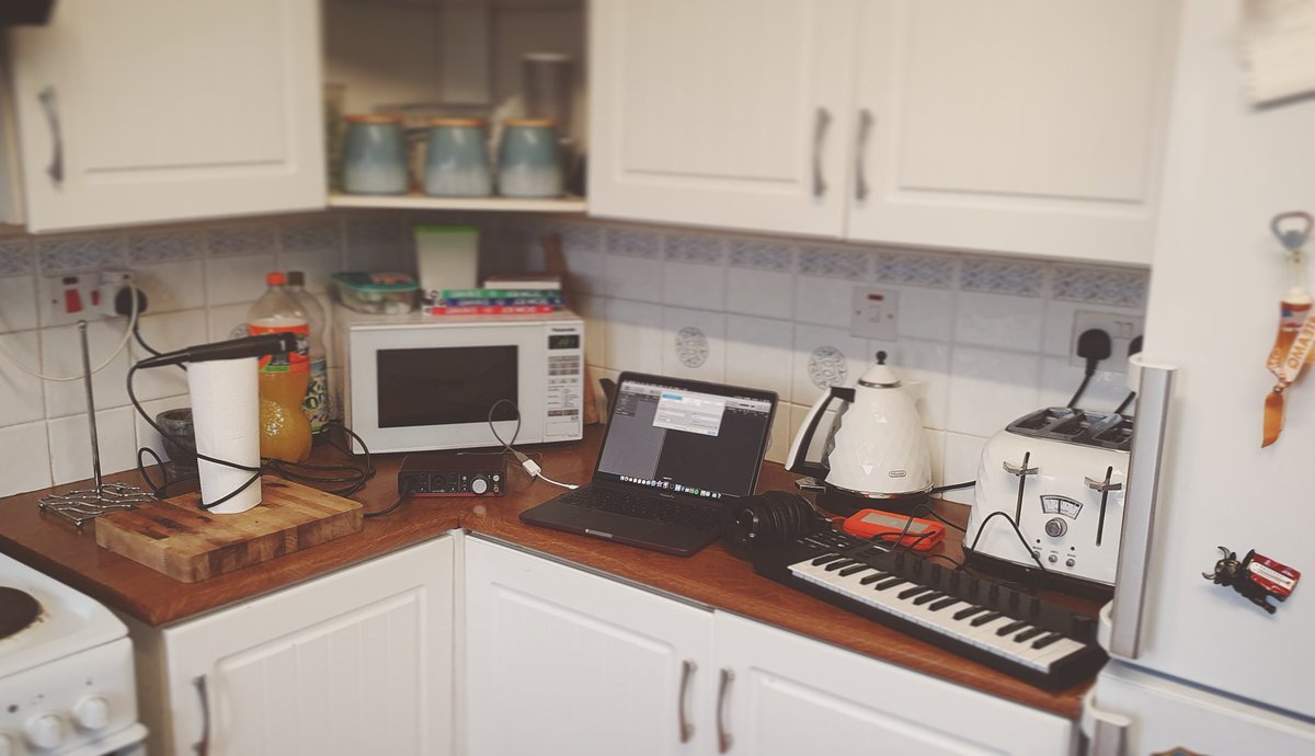 LiamComposer's tweet photo. When visiting home and you have the house to yourself for a bit, why not sample Mum's kitchen ππ» #sampling #sampleinstruments #composition https://t.co/ploy8wRNXA