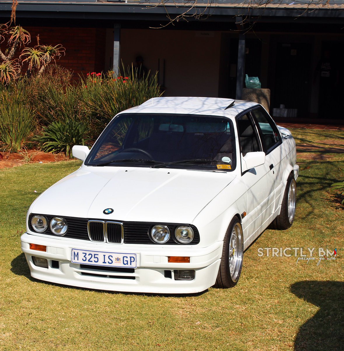 StrictlybmP's tweet photo. E30 Mafia Charity Run
@zaingp @rosey.21
#bmw #bmwclassic #e30 #325iS #gusheshe #gush #m20b27 #alpina #bbs #evolution1 #evolution2 #aof #evo1 #oej #evo2 #mtech #mtechnic #327iS #m20b29 #racing #groupn #homologation #shadowline #mtech2 #alpinaparts #evolution #bmwe30 #m20 #za https://t.co/Ee31hkH6de