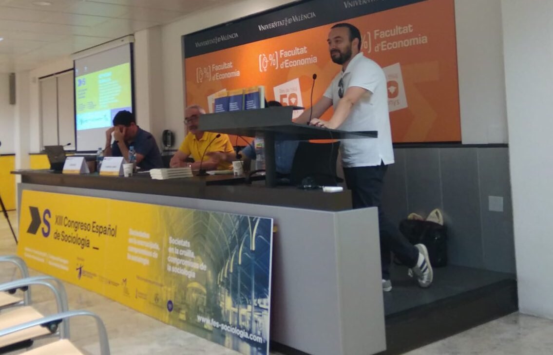 FES_Sociologia's tweet photo. Nuestro compañero Mariano Urraco, @UDIMA, premio a la mejor tesis doctoral en Sociología del Trabajo en los últimos tres años, leída en la @unicomplutense @CCPPySOCUCM y dirigida por @juancarlosrevil. Enhorabuena y a por muchos más éxitos 👏🥂#CongresoFES2019 https://t.co/XSLNhiPsBH