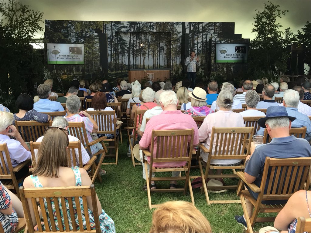 HedgehogClose's tweet photo. Enjoyed fantastic talk from @daviddomoney @The_RHS Hampton court today. Great to see hedgehogs and @hedgehogsociety getting a mention too! Thanks David. https://t.co/6E2yHwqcuw
