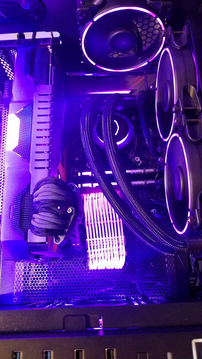 2ndbffpc's tweet photo. @HyperX https://t.co/XvwFMY0ENu