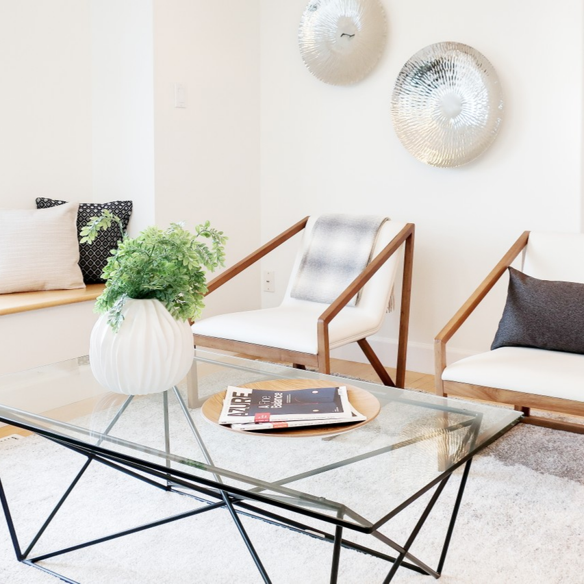 fluffdesigns's tweet photo. Blended - who would have thought that wood, chrome, glass, and metal would work together so well?😌
•
•
•
#rentfluff #fluffdesigns #homestaging #furniturerentals #homestager #styling #propertystaging #yvr #realestate #furniture #accessories #decor #design
https://t.co/9F53jlPmjP