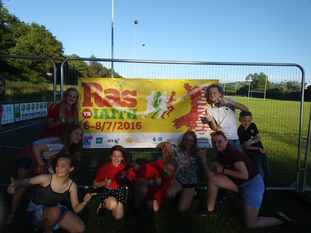 RasyrIaith's tweet photo. Grêt gweld grant @RasyrIaith i @GwylAber yn cael ei gydnabod.

Ond gwell fyth gweld gŵyl gerddorol Gymraeg newydd arall yr haf yma. Diolch i bawb bu'n rhedeg, noddi a stiwardio yn Ras 2018.👍 https://t.co/4oqNo3iJur