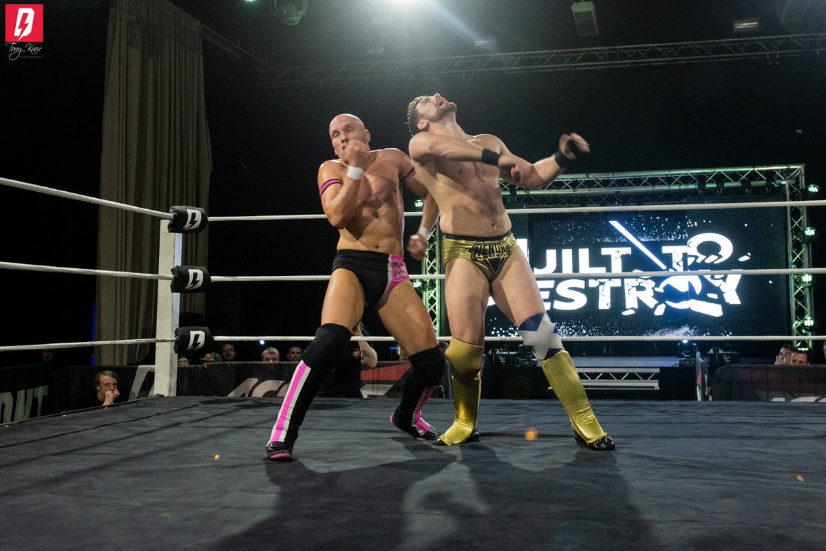 MKirbyProEgo's tweet photo. Pictures from @DEFIANTwres InterWeb Title match last week against @joehendry. Pic credit: @tonyknox. 

#Wrestling #ProWrestling #DefiantWrestling #Kirby #MartinKirby #ProjectEgo https://t.co/rX33f8hRuf