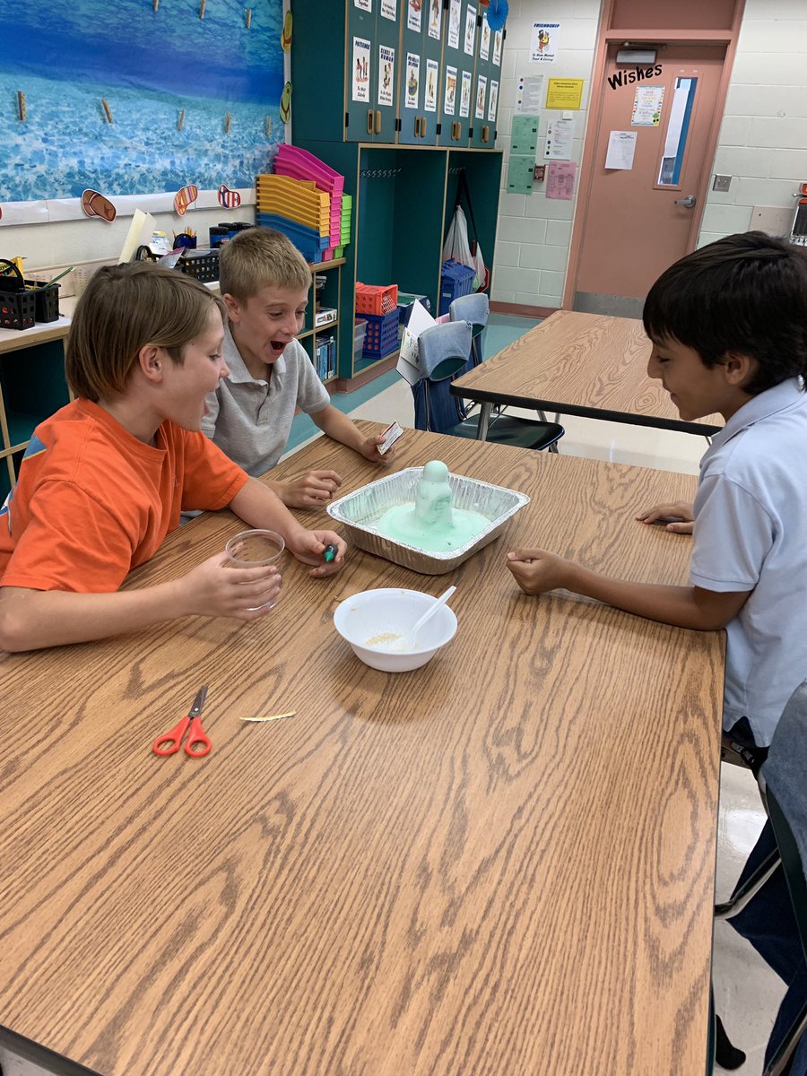 JenRay12's tweet image. Making Elephant Toothpaste #vcssummer #VCSCSI