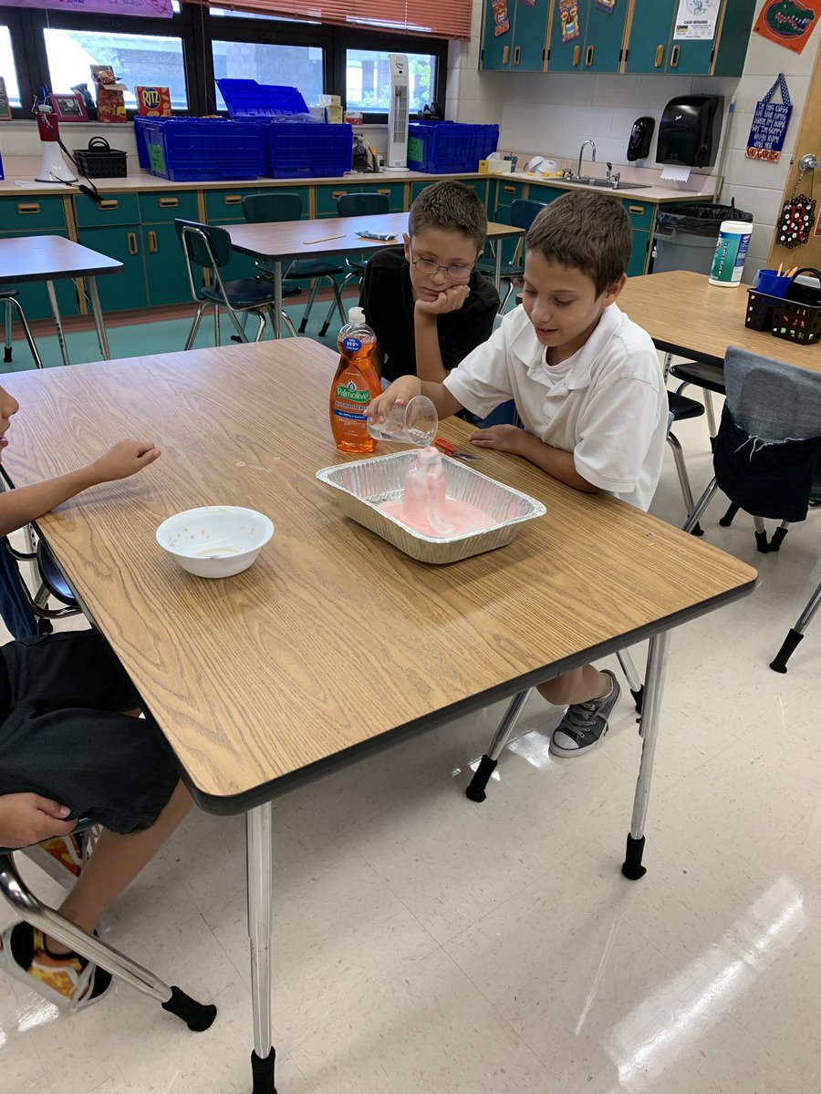 JenRay12's tweet image. Making Elephant Toothpaste #vcssummer #VCSCSI