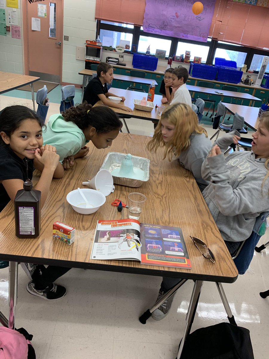 JenRay12's tweet image. Making Elephant Toothpaste #vcssummer #VCSCSI