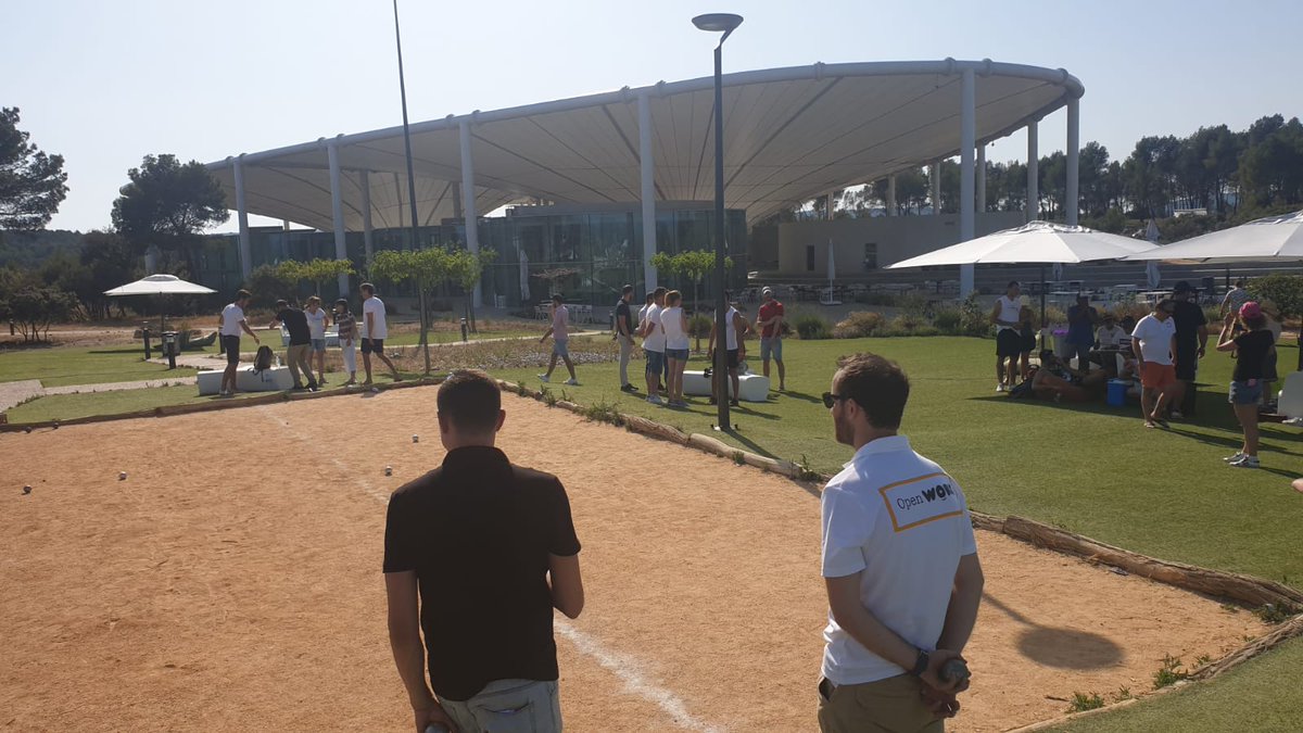 Centurio_agence's tweet photo. La dream team @LaCoqueNumeriq / @Centurio_agence en finale du tournoi Volley inter-entreprises #CoworkingWeek à @thecampProvence
#TeamBuilding done right 😉 https://t.co/07RfcJLFy2