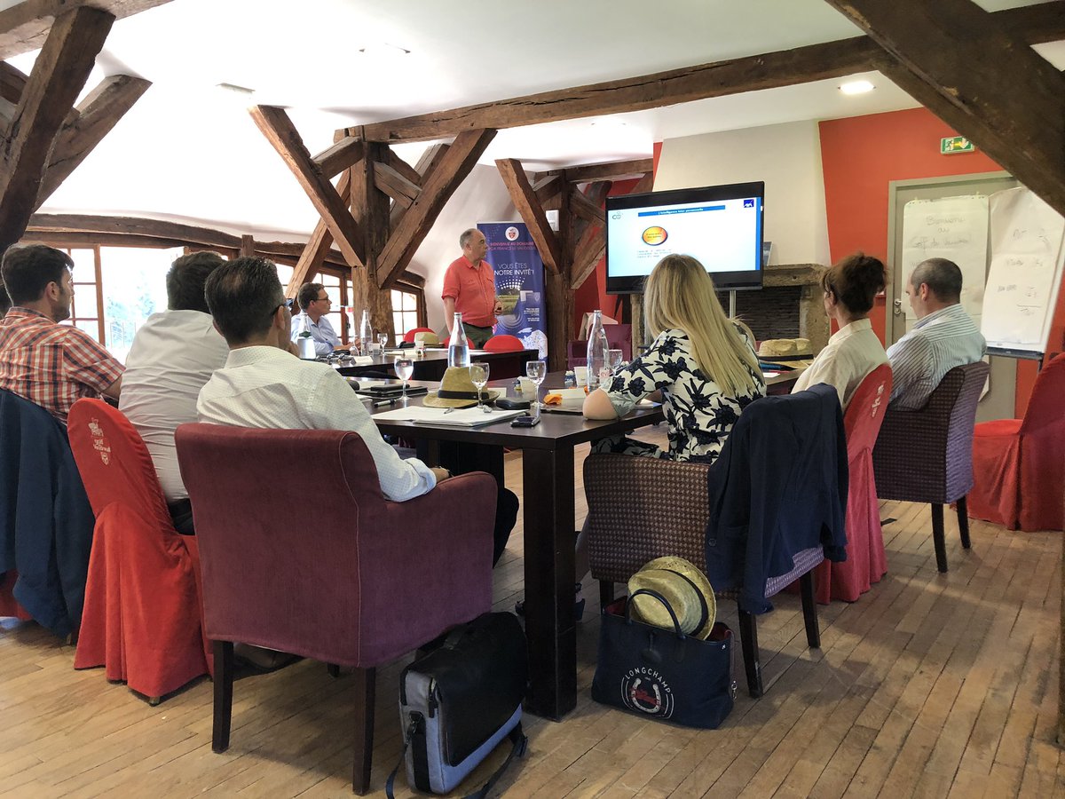 AlizeeBouzerd's tweet photo. 🌞Une belle semaine qui se termine avec plusieurs tournages vidéos et la (presque) fin des ateliers #salesforce 💯% dynamique commerciale. Merci pour tous ces partages et cette bienveillance👍🏻 
#AXAOuest #video #formationmanagement @EricP_AXAOuest @BlCoudurier @FranckMarschall https://t.co/vRhHl3wYYD