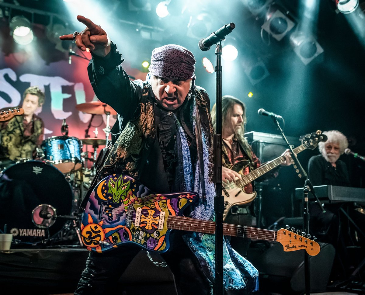 Richard Bugs Burnett 🇨🇦 (@bugsburnett) on Twitter photo 🎸My candid Q&A w/ rock legend <a href="/StevieVanZandt/">🇺🇸🕉🇺🇦🟦Stevie Van Zandt☮️💙</a> headlines <a href="/OlympiaMontreal/">L'Olympia</a> Jul 8, Little Stevie's first solo show in our city since 1987 🎸 curtainsup.tv/an-audience-wi… via <a href="/CurtainsUpTV/">CurtainsUP</a> #TeachRock #LSUG #SummerOfSorcery 🎸My candid Q&A w/ rock legend <a href="/StevieVanZandt/">🇺🇸🕉🇺🇦🟦Stevie Van Zandt☮️💙</a> headlines <a href="/OlympiaMontreal/">L'Olympia</a> Jul 8, Little Stevie's first solo show in our city since 1987 🎸 curtainsup.tv/an-audience-wi… via <a href="/CurtainsUpTV/">CurtainsUP</a> #TeachRock #LSUG #SummerOfSorcery