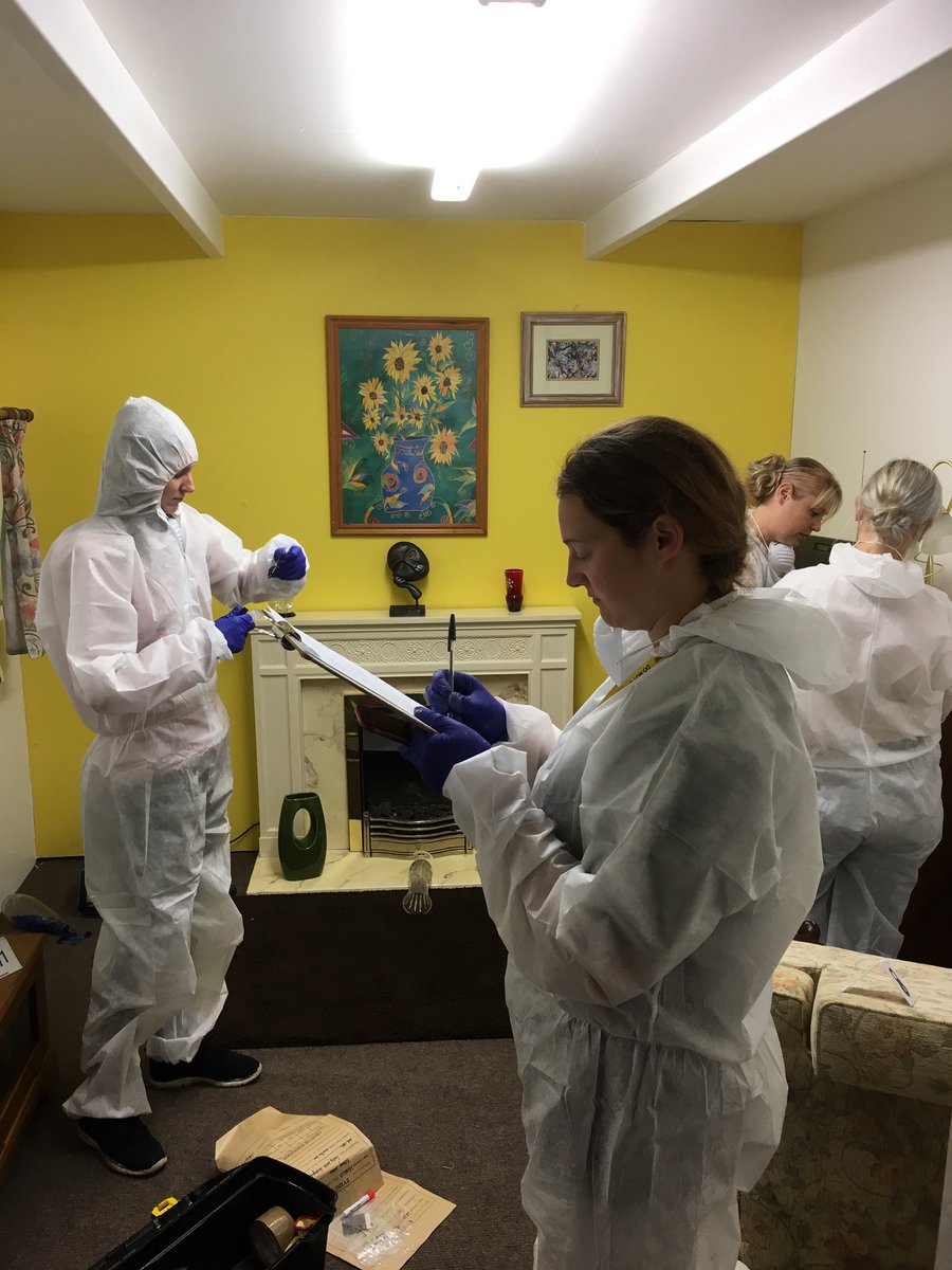 A busy time for one of the teams in our crime centre. Logging evidence, swabbing DNA,  developing fingerprints and checking for trace evidence including hair and fibres all in an effort to solve the crime. Could your team step up to the plate? #corporateevents #teambuilding