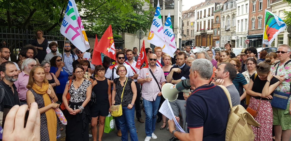 À l'AG des professeurs en grève contre les #reformesBlanquer devant le rectorat de #Lille. Belle solidarité et détermination des collègues qui veulent continuer la lutte pour l'égalité républicaine.  #baccalaureat2019 #BAC2019