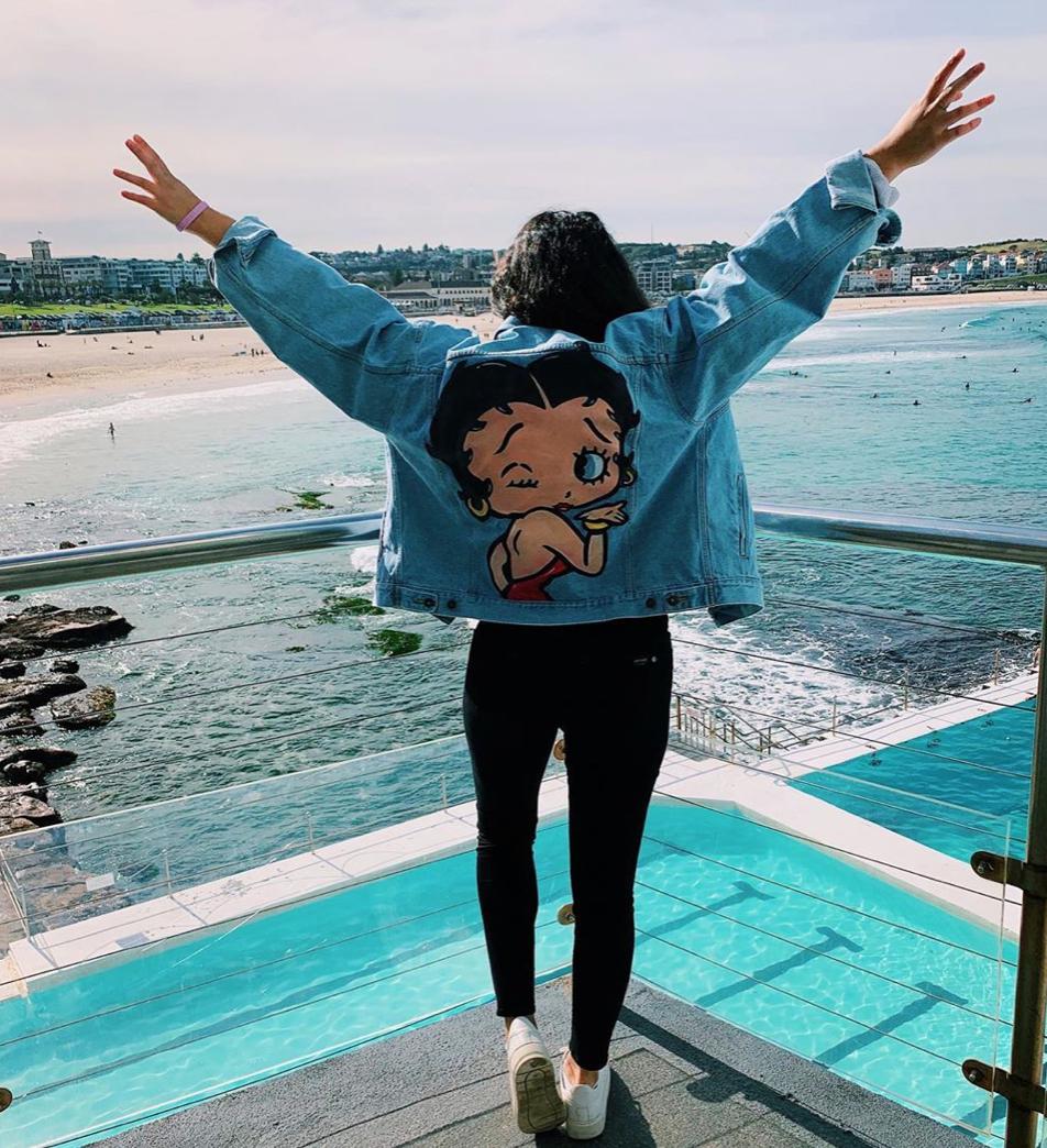 crazyforus's tweet image. How to Transform your Old Jeans Jacket into a New Stylish Piece; #PaintedJacket #JeansJacket #DIY crazyforus.com/articles/paint…