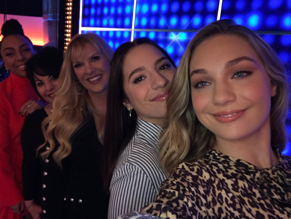 DWTSJuniors's tweet photo. .@maddieziegler and @kenzieziegler bring their dancing shoes to @FamilyFeudABC. Watch them this Sunday on #CelebrityFamilyFeud on @ABCNetwork at 8|7c! https://t.co/8lbrTbLdsE