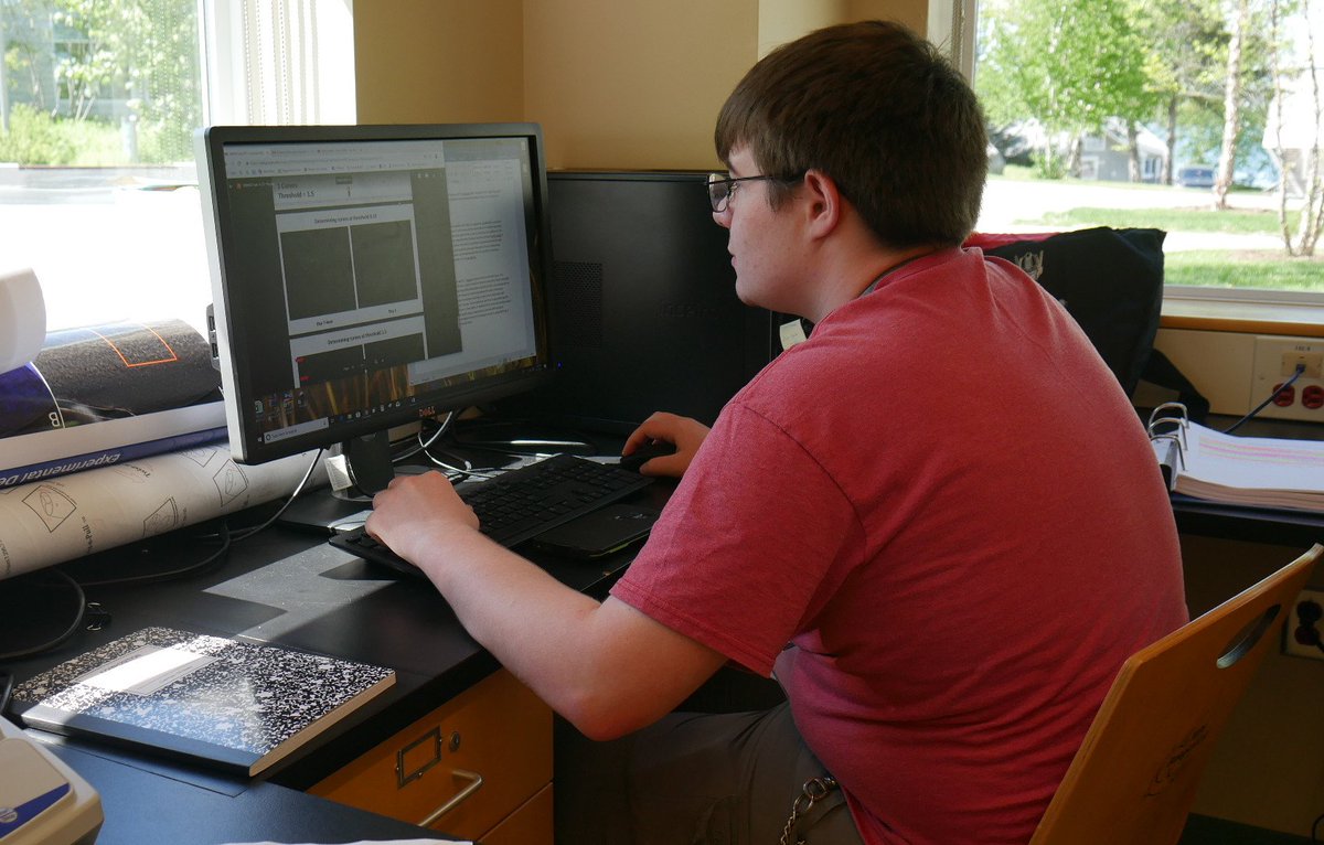 MDIBL's tweet photo. Kyle, a #MaineINBRE summer fellowship student, is studying the relationship between mRNA translation and muscle protection. This work could help all of us age more healthily.
@NIGMSTraining @NIGMS #MaineSTEM #NIHinYourState https://t.co/V6YnsRPKAx